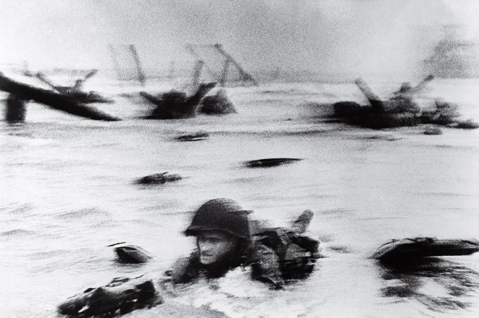 time-100-influential-photos-robert-capa-d-day-34(1)